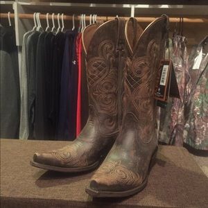 NEW Ariat boots Sz 6